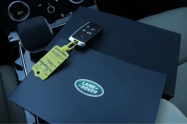 Land Rover Range Rover Velar (2023) thumbnail 38