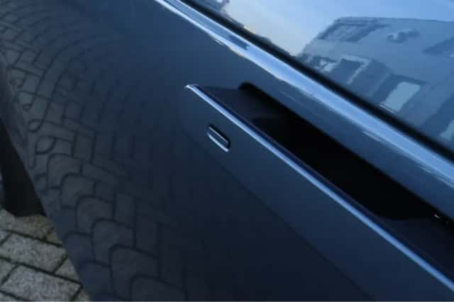 Land Rover Range Rover Velar (2023) thumbnail 9
