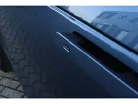Land Rover Range Rover Velar (2023) thumbnail 9
