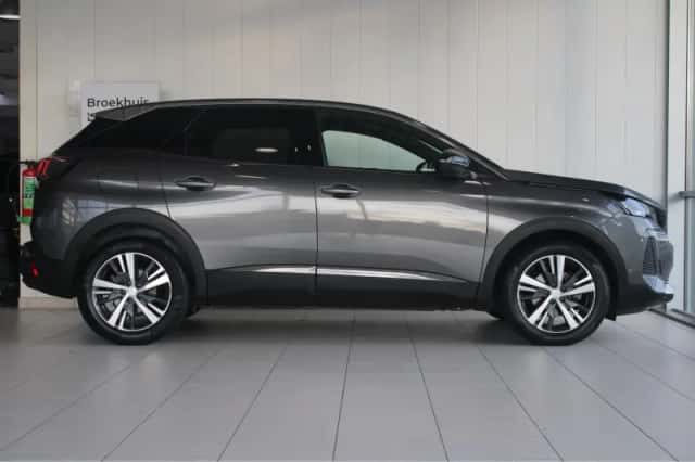 Peugeot 3008 (2023) thumbnail 4