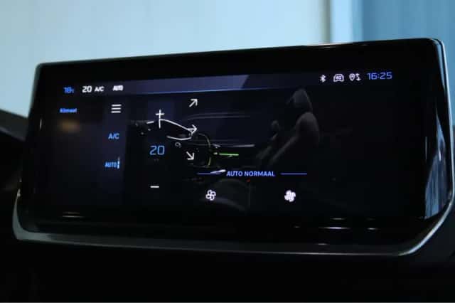 Peugeot 208 (2024) thumbnail 25