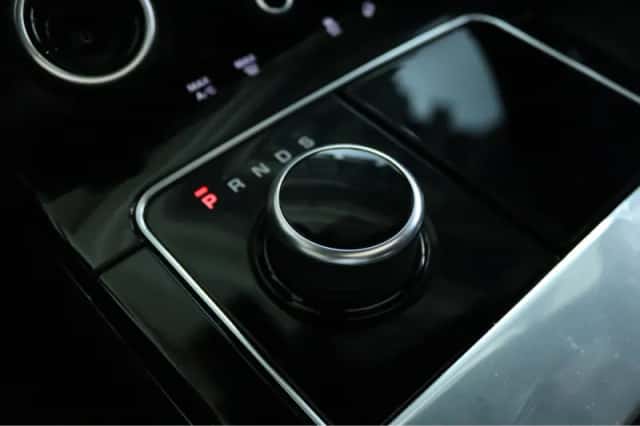 Land Rover Range Rover Velar (2019) thumbnail 32
