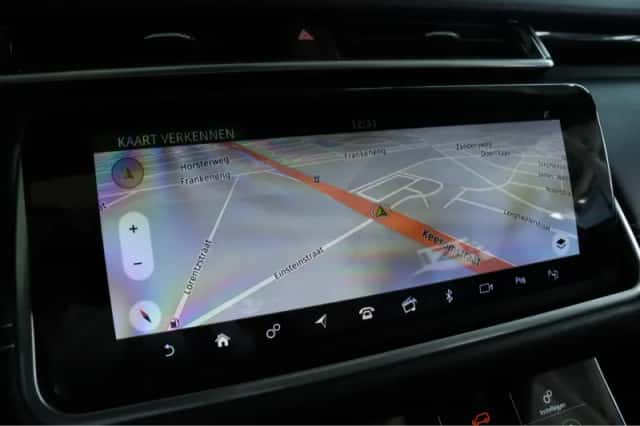 Land Rover Range Rover Velar (2019) thumbnail 39