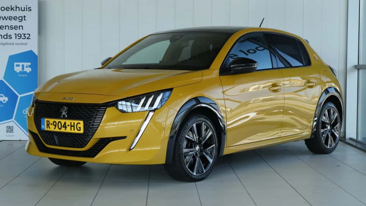 Peugeot 208 (2022) — foto 1