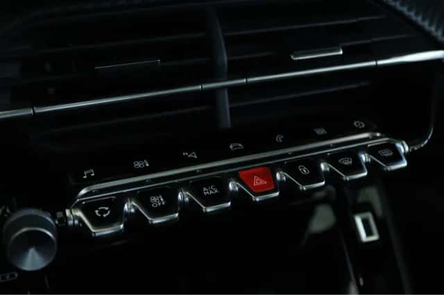 Peugeot 208 (2022) thumbnail 25