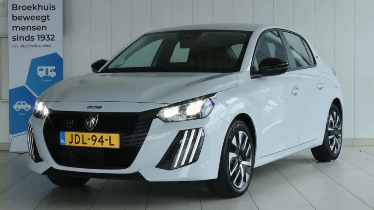 Peugeot 208 (2025) — foto 1