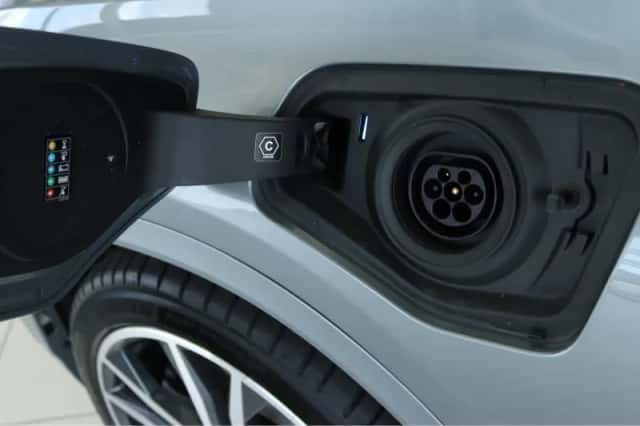 BMW X2 (2022) thumbnail 9