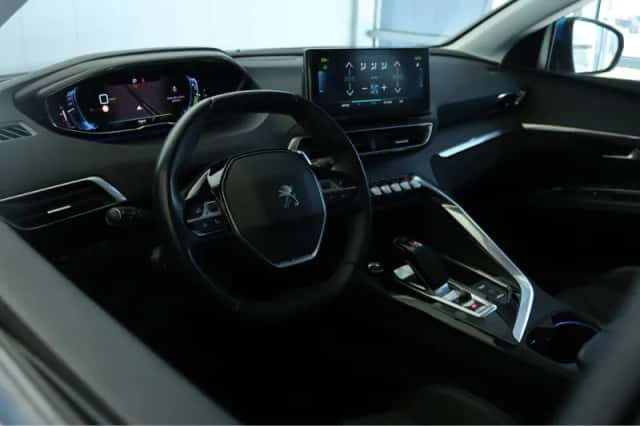 Peugeot 3008 (2021) thumbnail 4