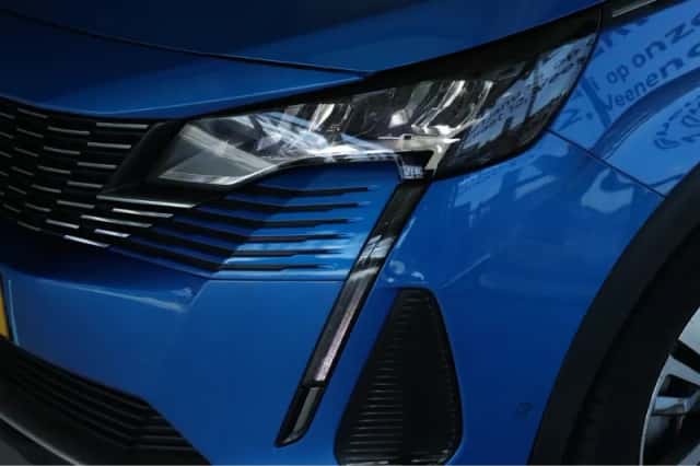 Peugeot 3008 (2021) thumbnail 5