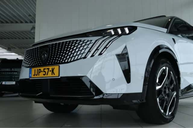 Peugeot e-3008 (2025) thumbnail 5