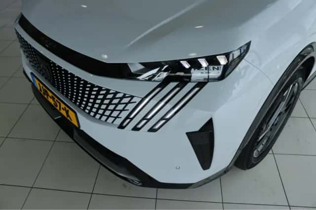 Peugeot e-3008 (2025) thumbnail 6