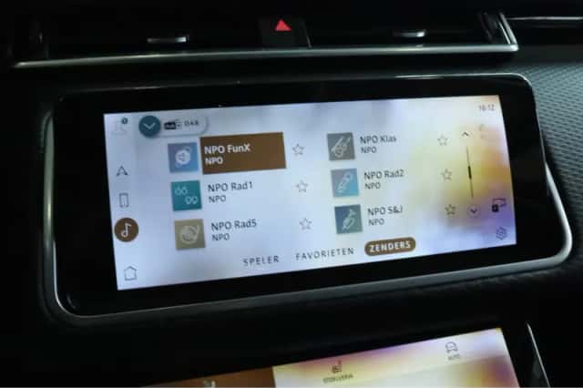 Land Rover Range Rover Velar (2021) thumbnail 31