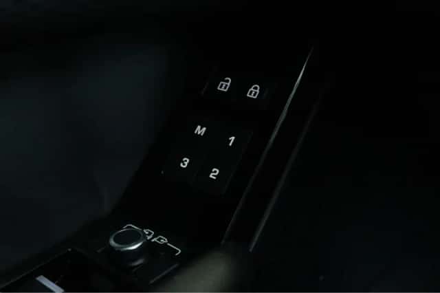 Land Rover Range Rover Velar (2021) thumbnail 34
