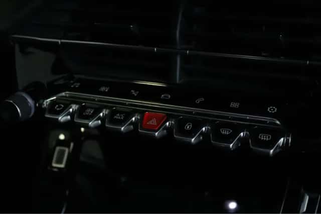 Peugeot 2008 (2020) thumbnail 18