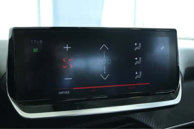 Peugeot 2008 (2020) thumbnail 21