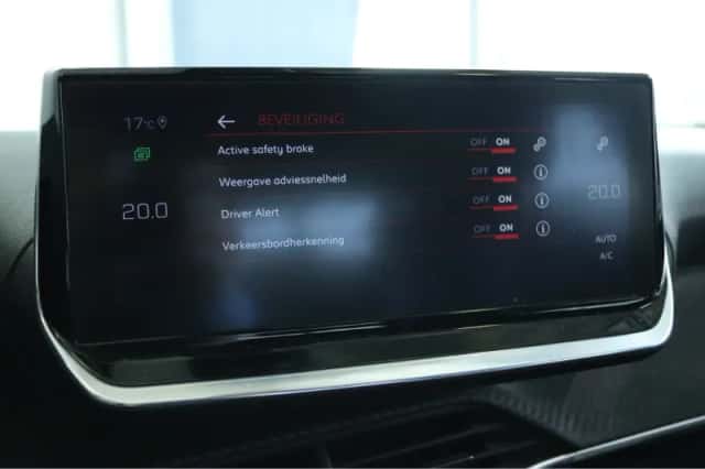 Peugeot 2008 (2020) thumbnail 23