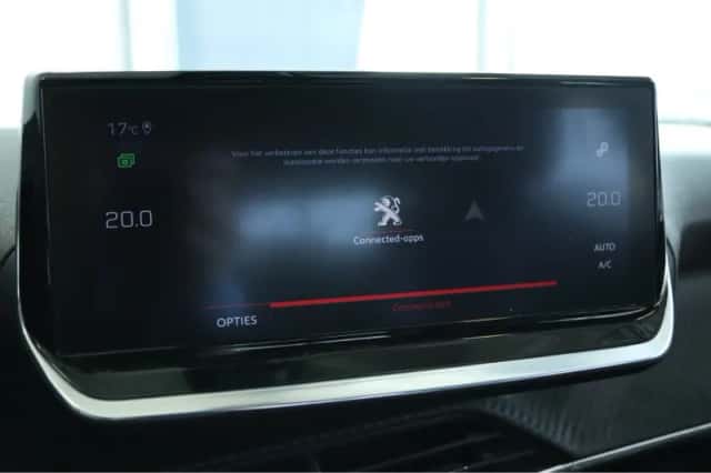 Peugeot 2008 (2020) thumbnail 24