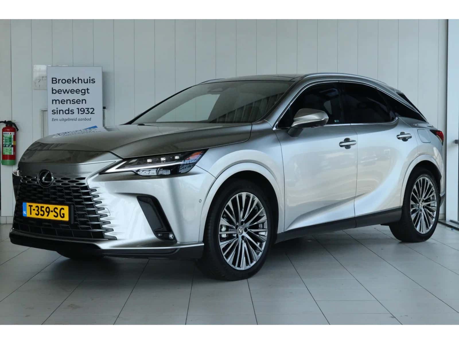 Lexus RX (2023) — foto 1