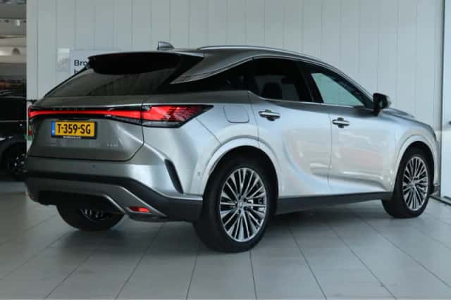 Lexus RX (2023) thumbnail 2
