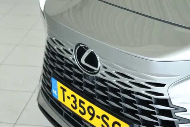 Lexus RX (2023) thumbnail 12