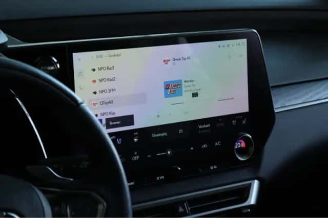 Lexus RX (2023) thumbnail 16