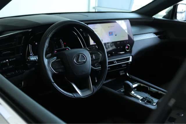 Lexus RX (2023) thumbnail 4