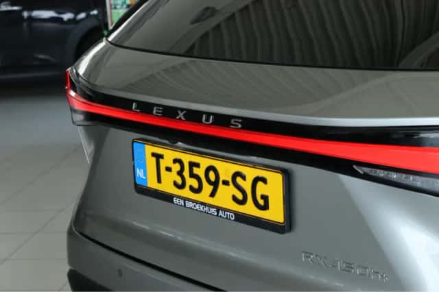 Lexus RX (2023) thumbnail 8