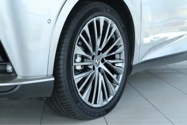 Lexus RX (2023) thumbnail 9