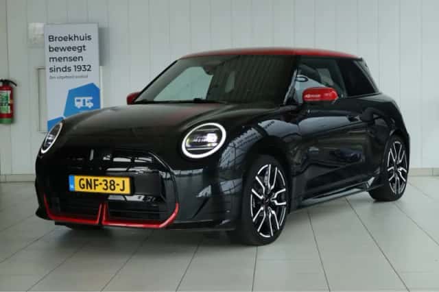 MINI Electric (2024) thumbnail 1