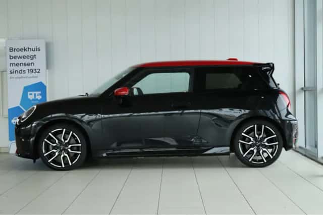 MINI Electric (2024) thumbnail 12