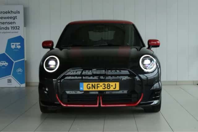 MINI Electric (2024) thumbnail 13