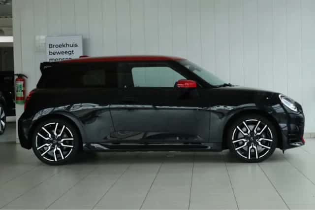 MINI Electric (2024) thumbnail 14