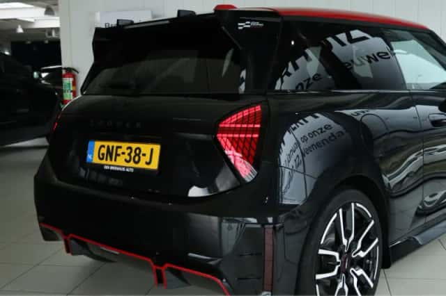 MINI Electric (2024) thumbnail 15