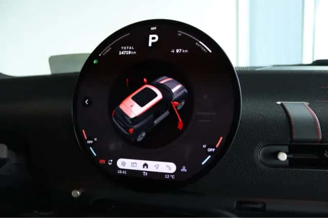 MINI Electric (2024) thumbnail 24