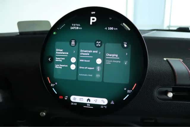 MINI Electric (2024) thumbnail 36