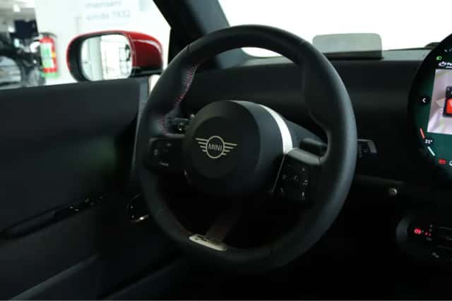 MINI Electric (2024) thumbnail 38