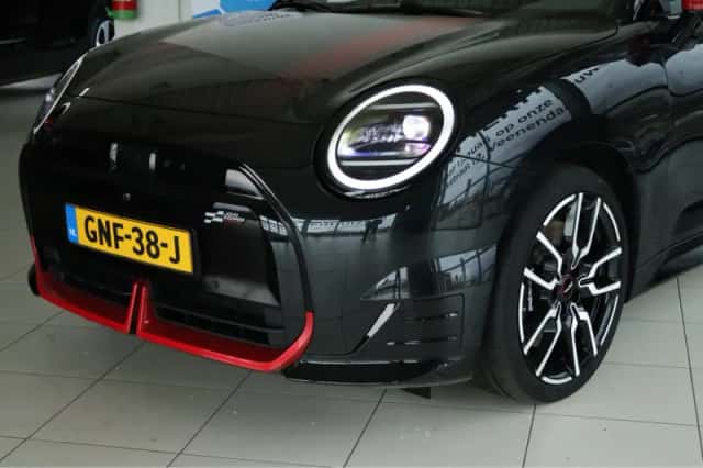 MINI Electric (2024) thumbnail 5