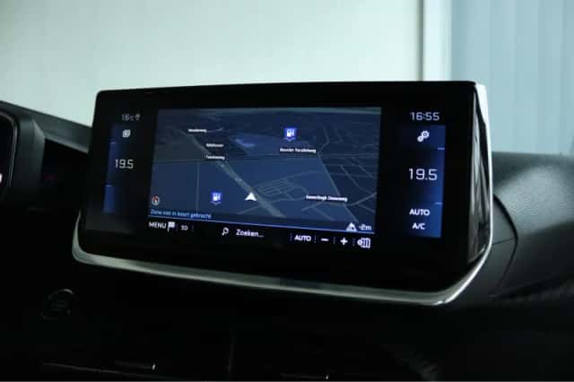 Peugeot 208 (2022) thumbnail 17