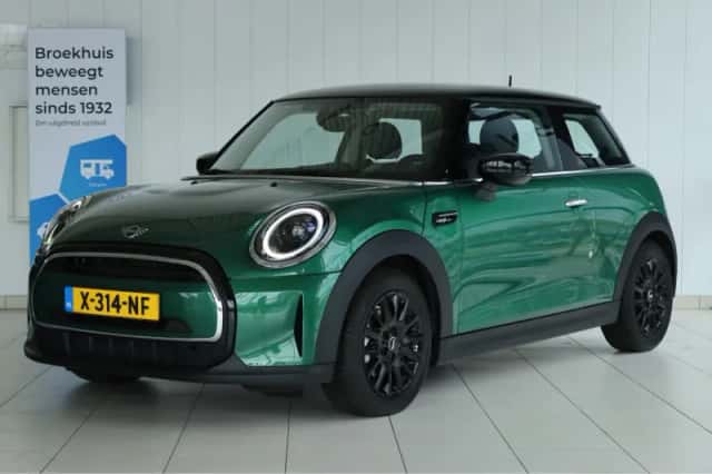 MINI Mini (2024) thumbnail 1