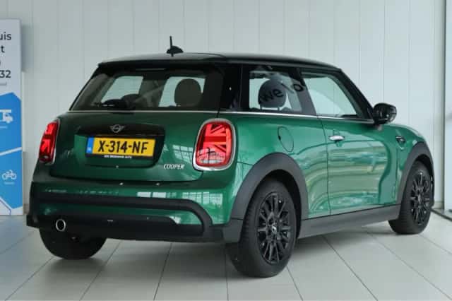 MINI Mini (2024) thumbnail 2