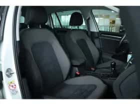 Volkswagen Golf (2018) thumbnail 3