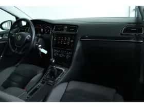 Volkswagen Golf (2018) thumbnail 4