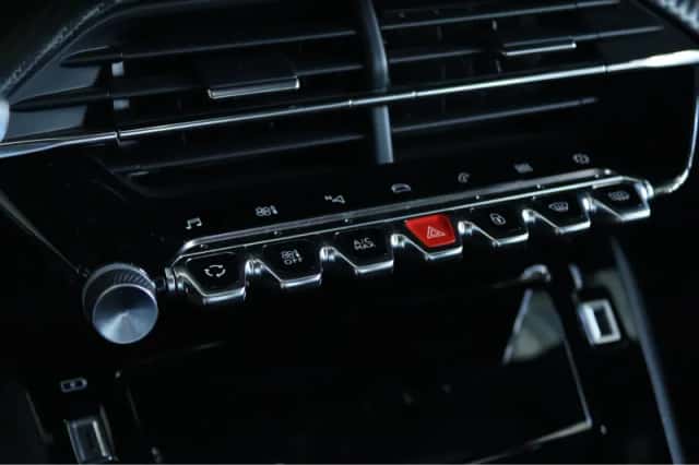 Peugeot 208 (2022) thumbnail 23