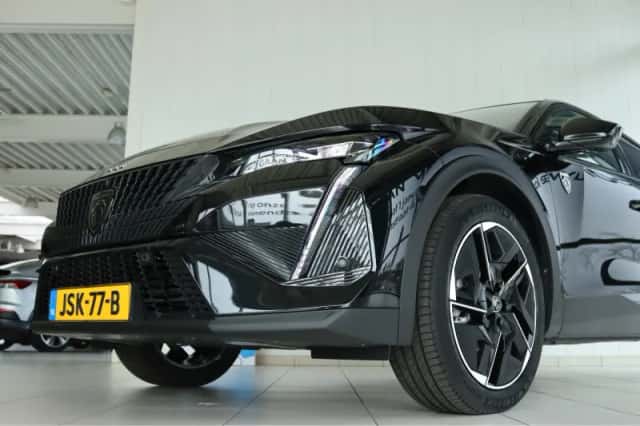 Peugeot 408 (2025) thumbnail 3