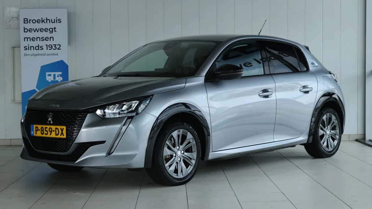 Peugeot e-208 (2022) — foto 1