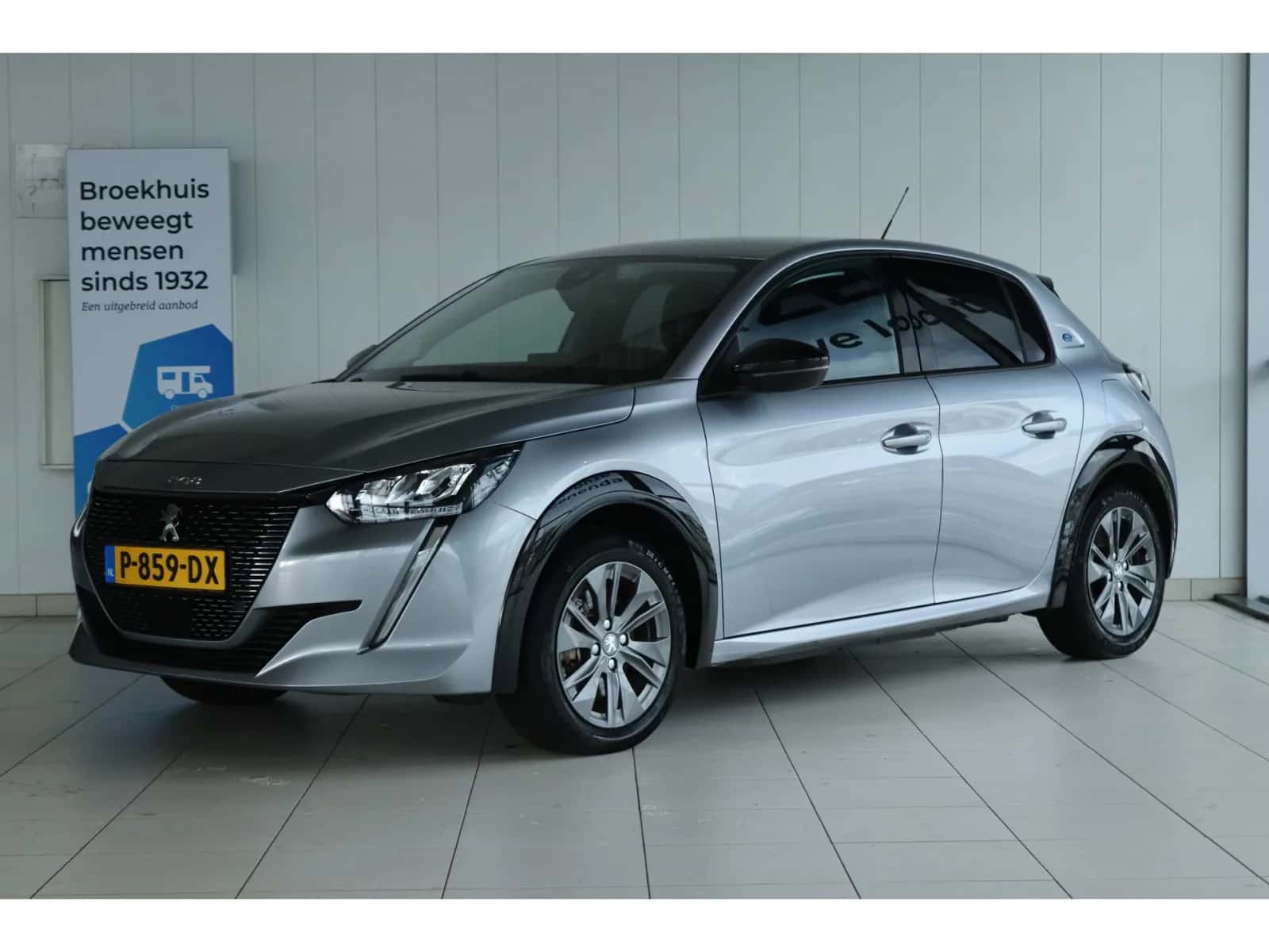Peugeot e-208 (2022) — foto 1