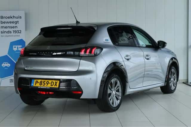 Peugeot e-208 (2022) thumbnail 2