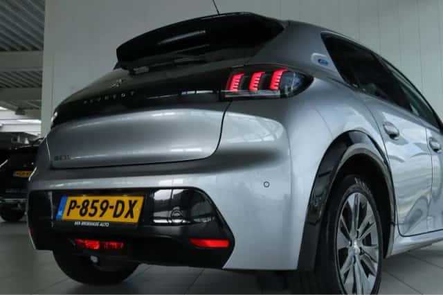 Peugeot e-208 (2022) thumbnail 12