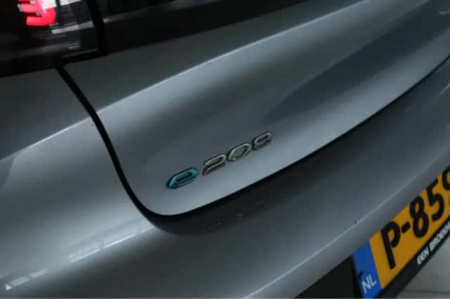 Peugeot e-208 (2022) thumbnail 14