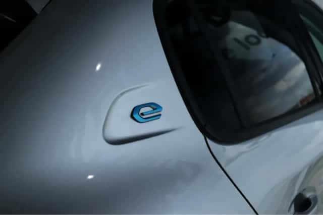 Peugeot e-208 (2022) thumbnail 15